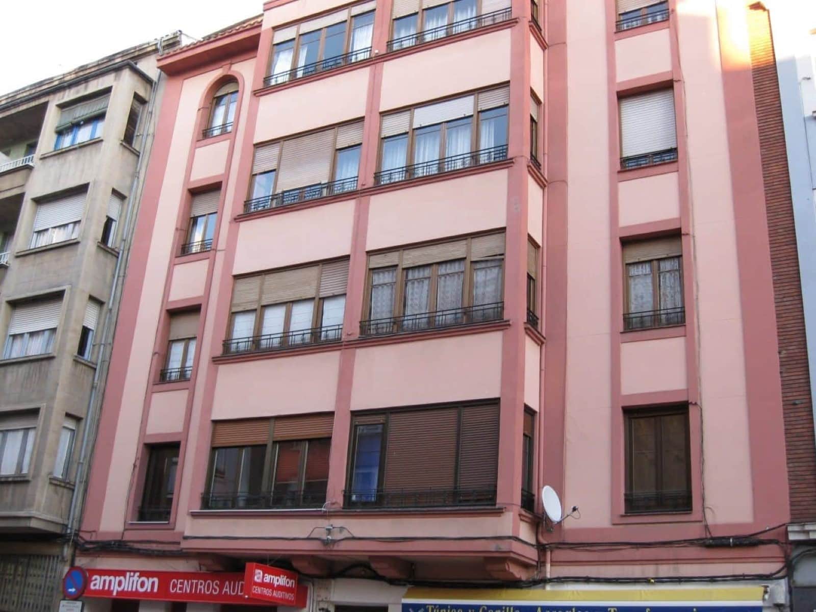 fachada del edificio villa benavente en León